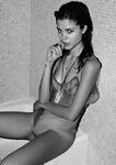 Brooke Shields Pretty Baby Bath Pictures / Pretty baby Prett